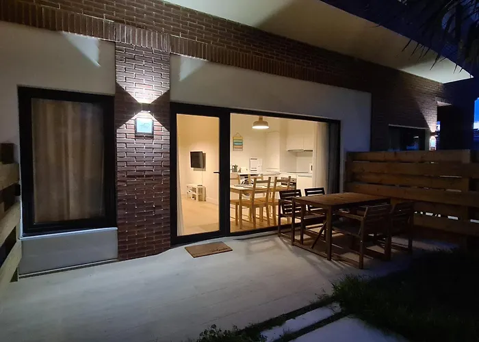 Апартаменты Costa Meron Сан-Висенте-де-ла-Баркера